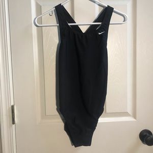 Nike Women’s Fast Back One Piece Swimsuit EUC